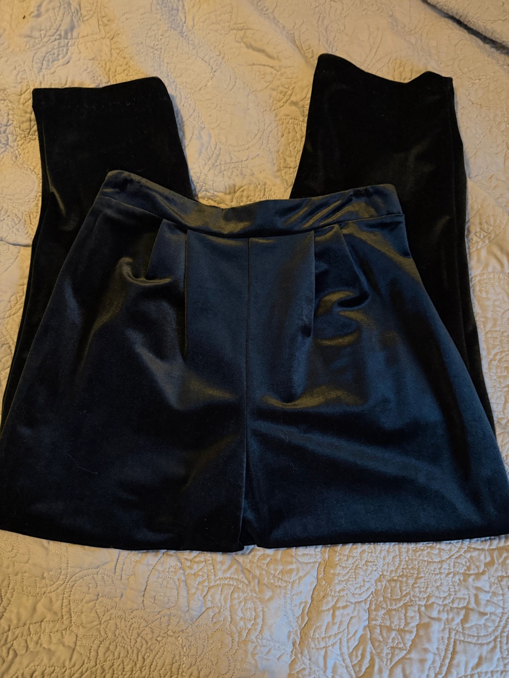Black Velvet 90’s fit high waist straight leg-Leg Pants.  Ms. choice size M